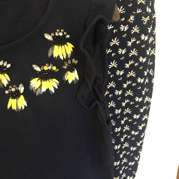 Banana Republic Daisy Detail Ruffle Sleeve Top - Picture 7 of 8